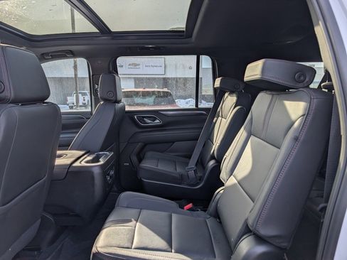 Used 2023 Chevrolet Suburban RST w/ Luxury Package image 9