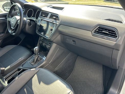 Used 2021 Volkswagen Tiguan SE R-Line image 12
