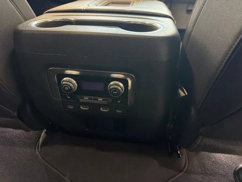 Used 2024 GMC Yukon XL SLT w/ SLT Luxury Package AWD/4WD image 46