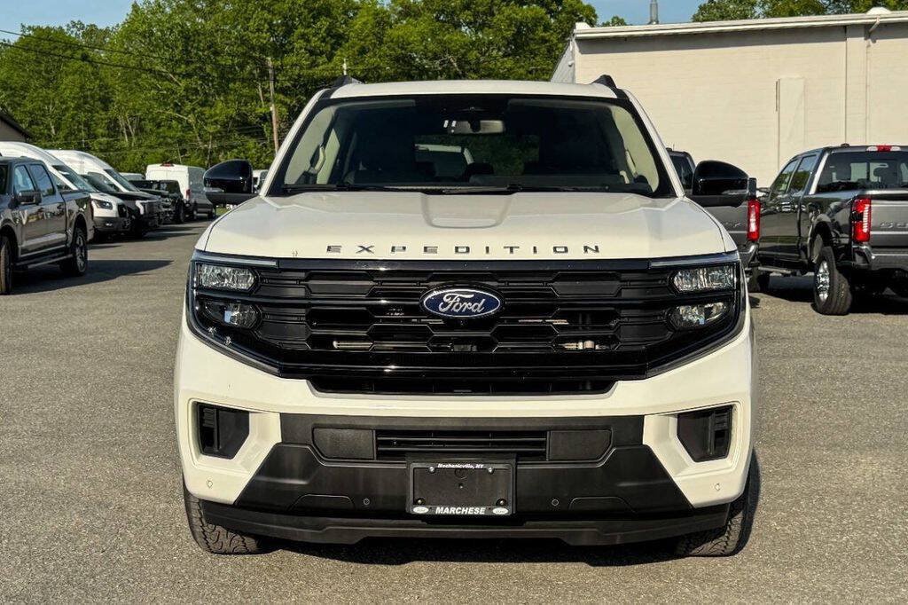 Used 2025 Ford Expedition Active AWD/4WD image 8