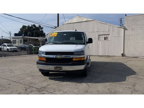 Used 2024 Chevrolet Express 2500 w/ Driver Convenience Package RWD image 6