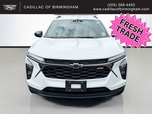 Used 2025 Chevrolet Trax RS w/ Driver Confidence Package FWD image 2