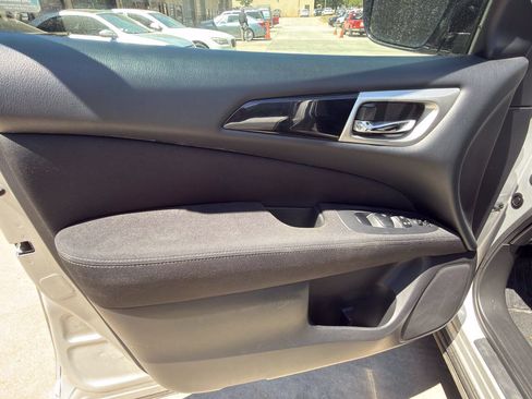 Used 2017 Nissan Pathfinder S AWD/4WD image 16