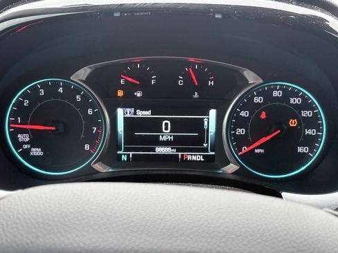 Used 2019 Chevrolet Traverse Premier w/ Driver Confidence II Package FWD image 9