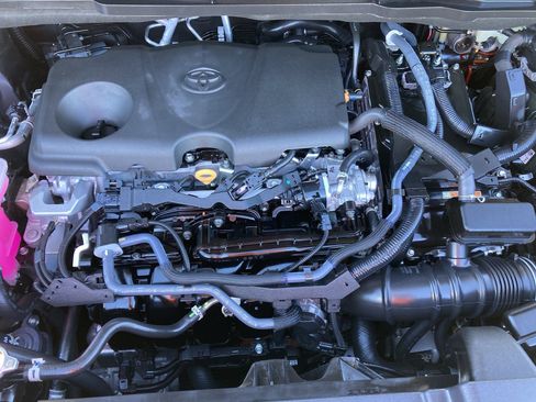 Certified 2025 Toyota Sienna XLE w/ XLE Plus Package image 18