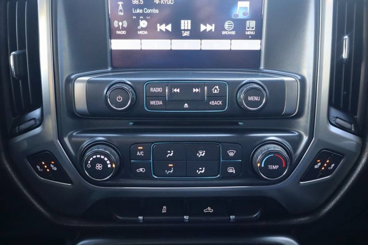 Used 2018 Chevrolet Silverado 1500 LT w/ Trailering Package AWD/4WD image 19
