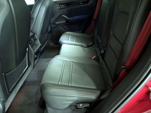 Certified 2025 Porsche Cayenne GTS AWD/4WD image 15