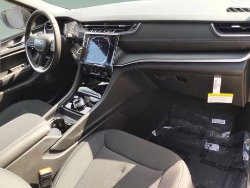 New 2025 Jeep Grand Cherokee L Laredo w/ Luxury Tech Group I image 31