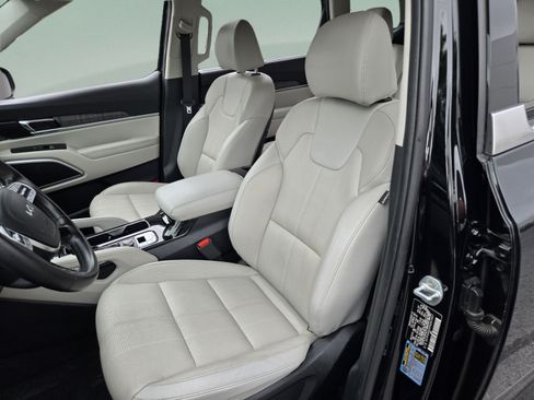 Used 2023 Kia Telluride EX w/ EX Captain's Chair Package FWD image 16