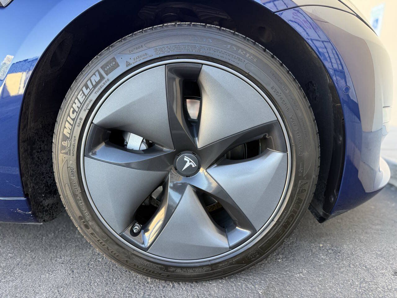 Used 2018 Tesla Model 3 Long Range AWD/4WD image 29