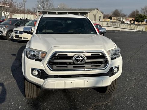 Used 2017 Toyota Tacoma Limited image 7