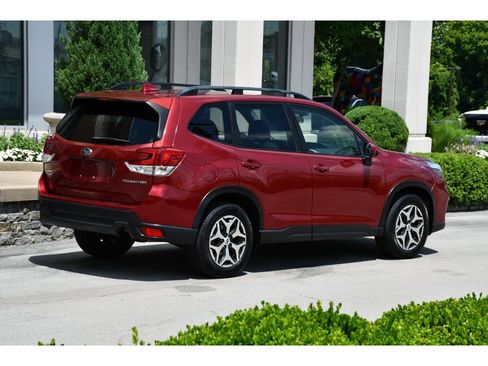 Used 2020 Subaru Forester Premium AWD/4WD image 4