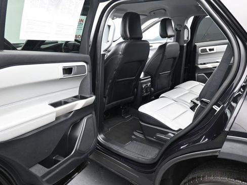 Used 2021 Ford Explorer XLT w/ Equipment Group 202A AWD/4WD image 18