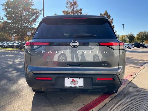 Used 2024 Nissan Pathfinder SV image 7