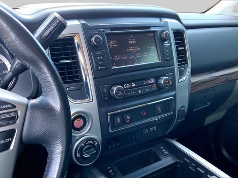 Used 2019 Nissan Titan SL w/ Chrome Package AWD/4WD image 7