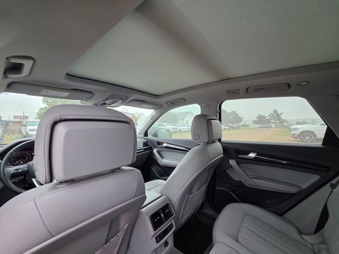 Used 2020 Audi Q5 e Premium Plus w/ Premium Plus Package AWD/4WD image 11