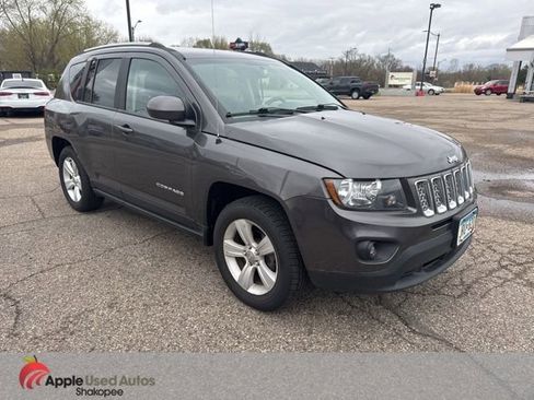 Used 2017 Jeep Compass Latitude image 1