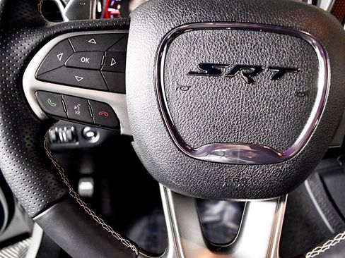 Used 2015 Dodge Challenger SRT Hellcat image 26