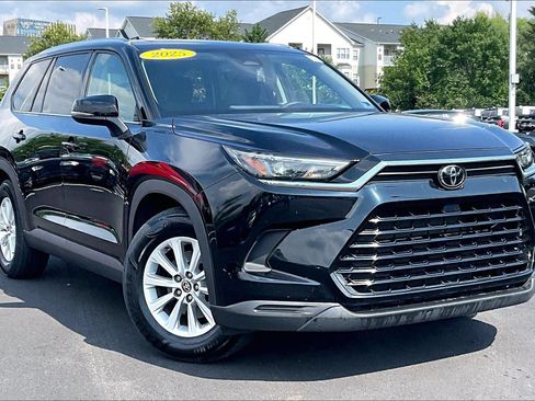 Used 2025 Toyota Grand Highlander FWD image 2