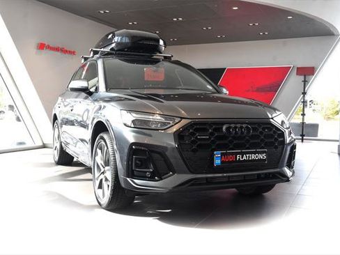 Certified 2025 Audi Q5 2.0T Premium w/ Convenience Plus Package image 2