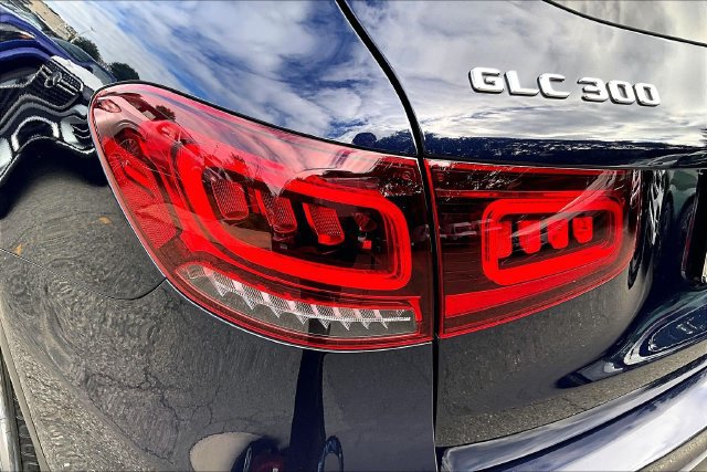 Used 2021 Mercedes-Benz GLC 300 4MATIC image 25