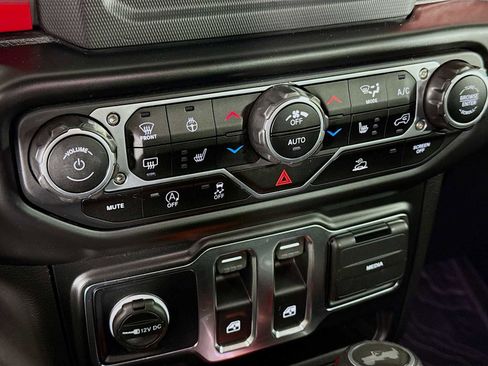 Used 2021 Jeep Wrangler Sport image 17