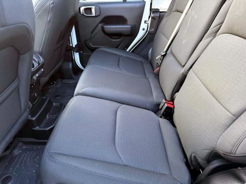 Used 2023 Jeep Wrangler Unlimited w/ Sun & Screen Package image 8