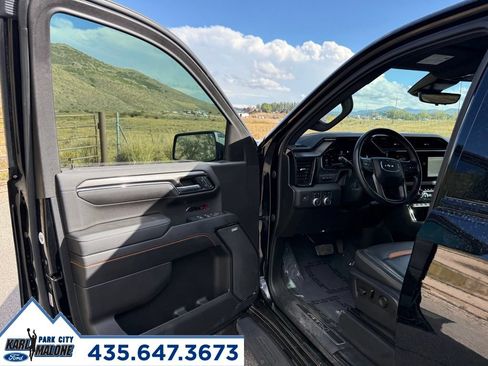 Used 2022 GMC Sierra 1500 AT4 w/ Technology Package AWD/4WD image 11