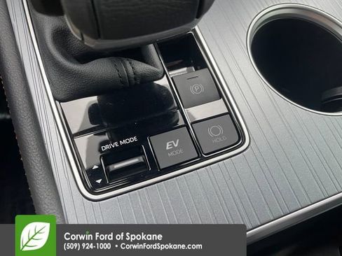 Used 2024 Toyota Sienna XSE image 39