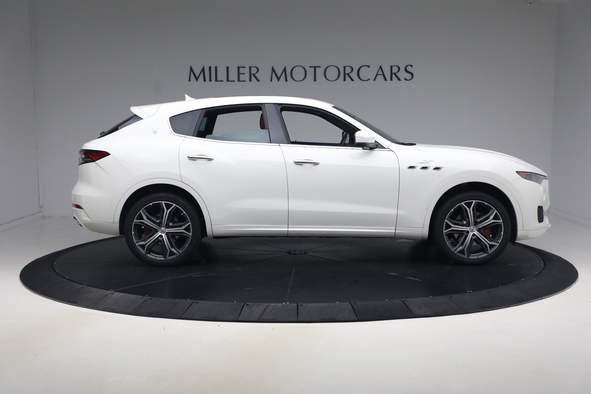Certified 2023 Maserati Levante GT AWD/4WD image 9