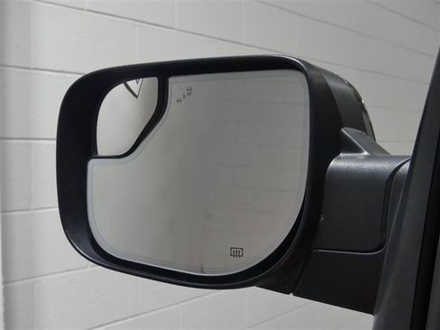 Used 2019 Nissan Titan Platinum Reserve AWD/4WD image 13