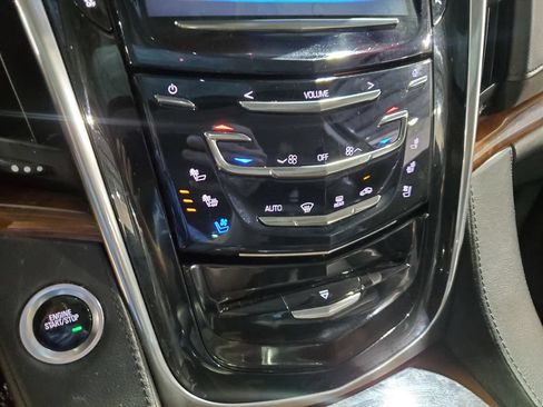 Used 2018 Cadillac Escalade Luxury RWD image 34
