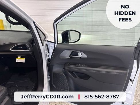 New 2027 Chrysler Pacifica Select FWD image 20