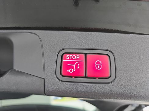 New 2025 Mercedes-Benz GLB 250 image 13