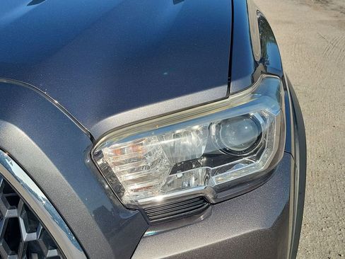 Used 2019 Toyota Tacoma TRD Off-Road image 16