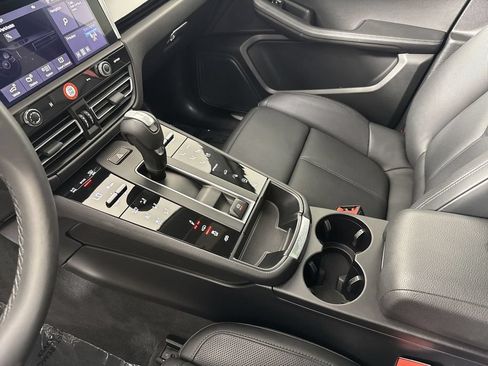 Certified 2023 Porsche Macan S AWD/4WD image 31
