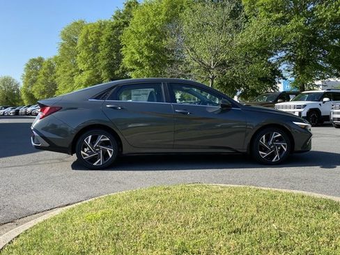 New 2025 Hyundai Elantra Limited image 8