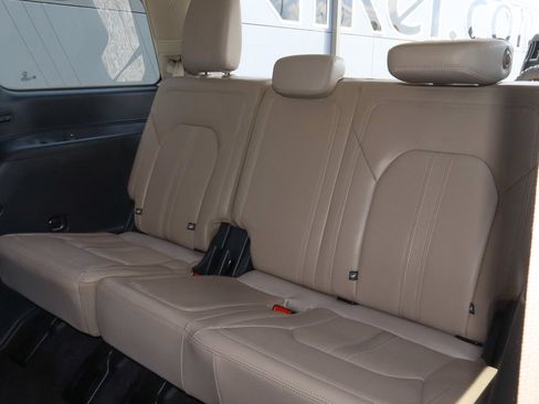 Used 2023 Ford Expedition Limited AWD/4WD image 9