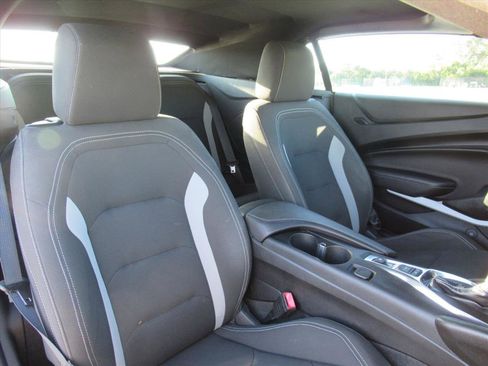 Used 2020 Chevrolet Camaro LT w/ Technology Package image 8