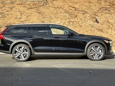 New 2025 Volvo V60 B5 Cross Country Plus w/ Protection Package Premier image 4