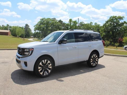 New 2026 Ford Expedition Platinum w/ Driver's Package AWD/4WD image 2