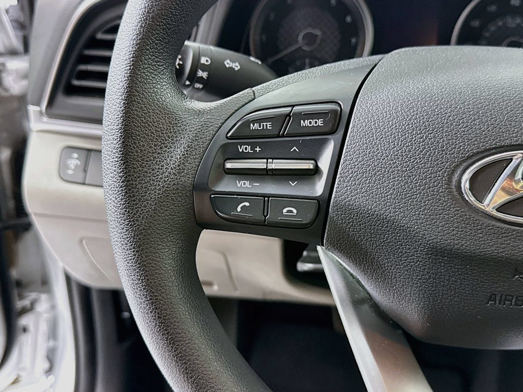 Used 2019 Hyundai Elantra SE FWD image 11