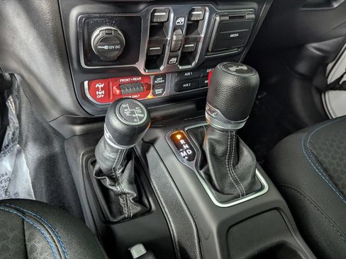 Used 2024 Jeep Wrangler Unlimited Rubicon 4xe AWD/4WD image 23