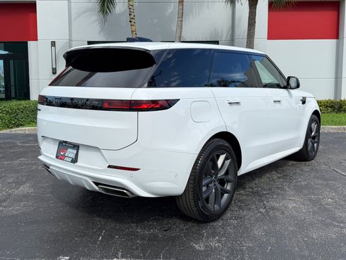 Used 2025 Land Rover Range Rover Sport Dynamic SE AWD/4WD image 16