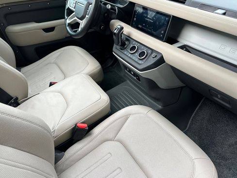 Used 2021 Land Rover Defender 90 First Edition image 32