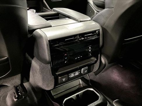 Used 2025 Jeep Wagoneer Series II w/ Premium Group I image 32