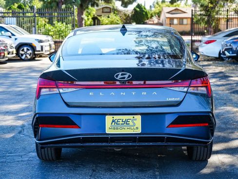 New 2025 Hyundai Elantra Limited image 3
