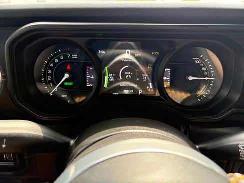 Used 2024 Jeep Wrangler Unlimited Sahara w/ Technology Group AWD/4WD image 20