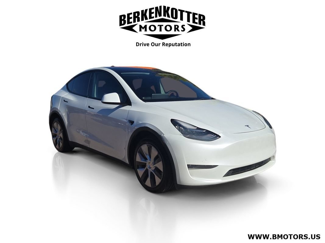 Used 2023 Tesla Model Y Long Range AWD/4WD image 1