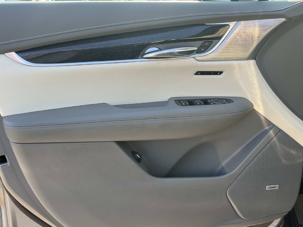 Used 2022 Cadillac XT6 Premium Luxury FWD image 28